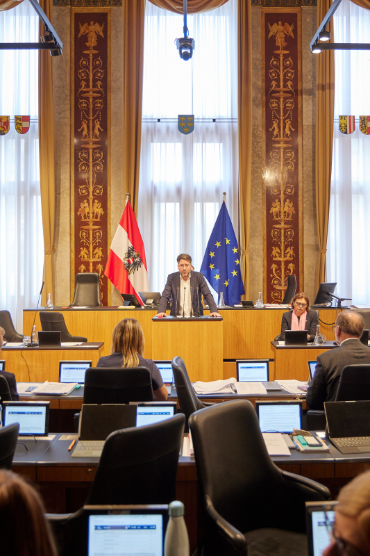 Am Redner:innenpult Bundesrat Christian Fischer (SPÖ)