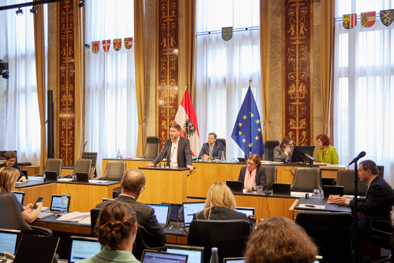 Am Redner:innenpult Bundesrat Christian Fischer (SPÖ)