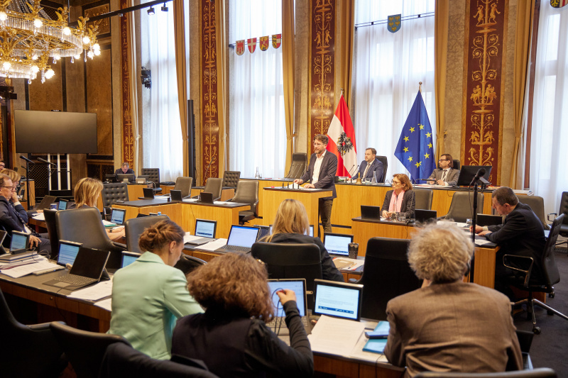 Am Redner:innenpult Bundesrat Christian Fischer (SPÖ)