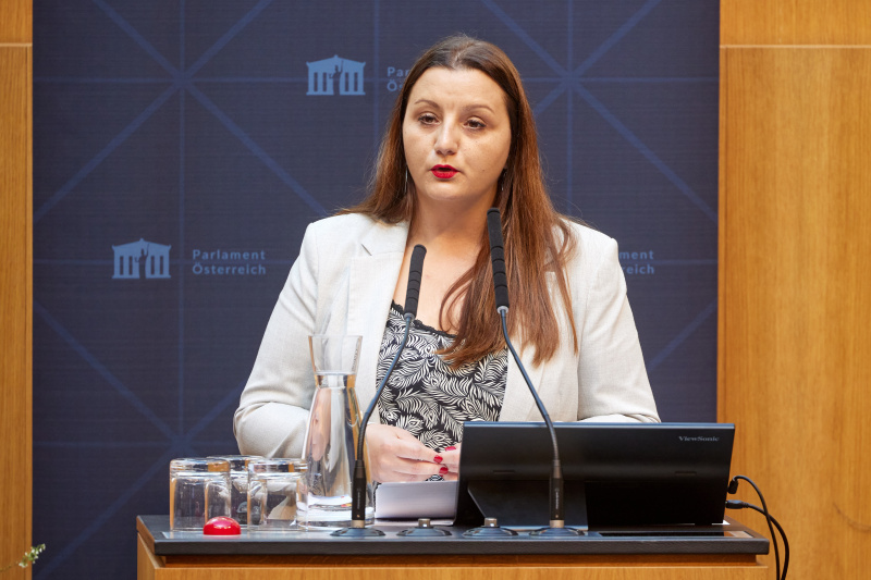 Grußworte Mitglied des Volksgruppenbeirates der Roma im Bundeskanzleramt Manuela Horvath