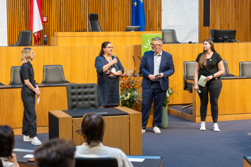 Diskussionsrunde von links: Moderation Verena Mischitz,  Katharina Kowalski Klimaschutzministerium, Nationalratsabgeordneter Ralph Schallmeiner (Grüne), Vorsitzende der Bundesjugendvertretung Sabrina Prochaska