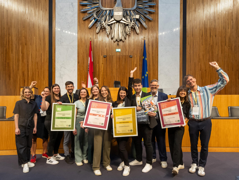 Gruppenfoto der Gewinner:innen des Climate Action Award