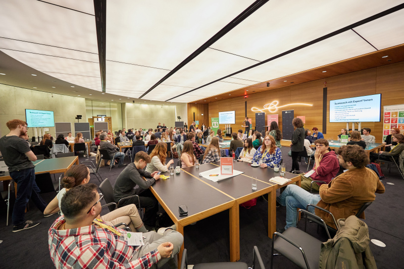 Austausch mit Expert:innen