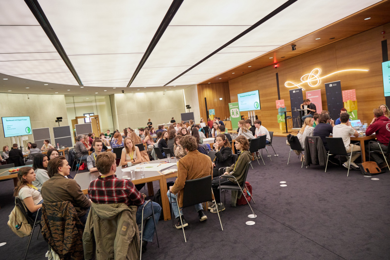 Austausch mit Expert:innen