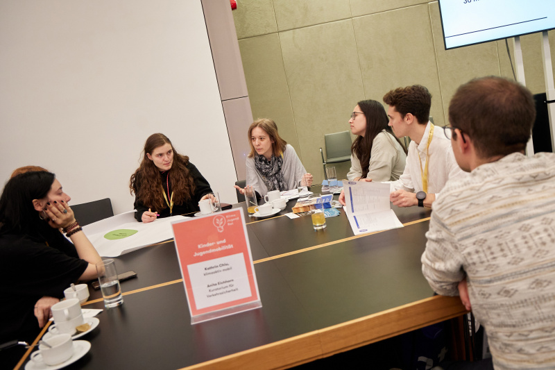 Austausch mit Expert:innen