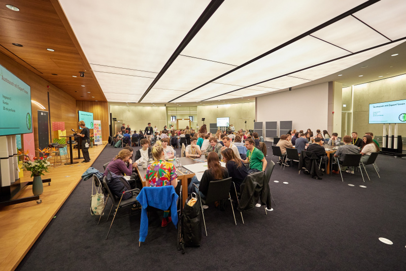 Austausch mit Expert:innen