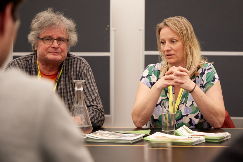 Austausch mit Expert:innen