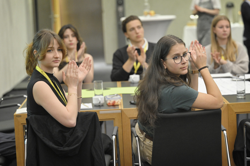 Blick Richtung Veranstaltungsteilnehmer:innen