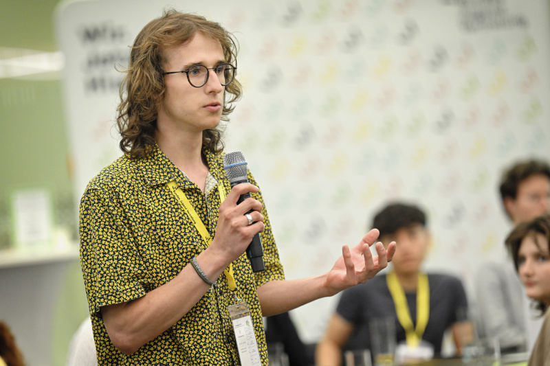 Blick Richtung Veranstaltungsteilnehmer:innen