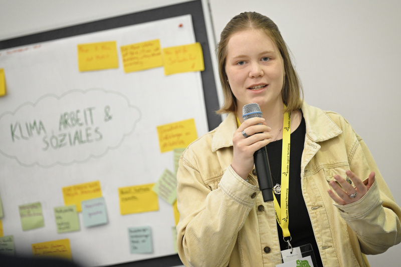 Blick Richtung Veranstaltungsteilnehmer:innen