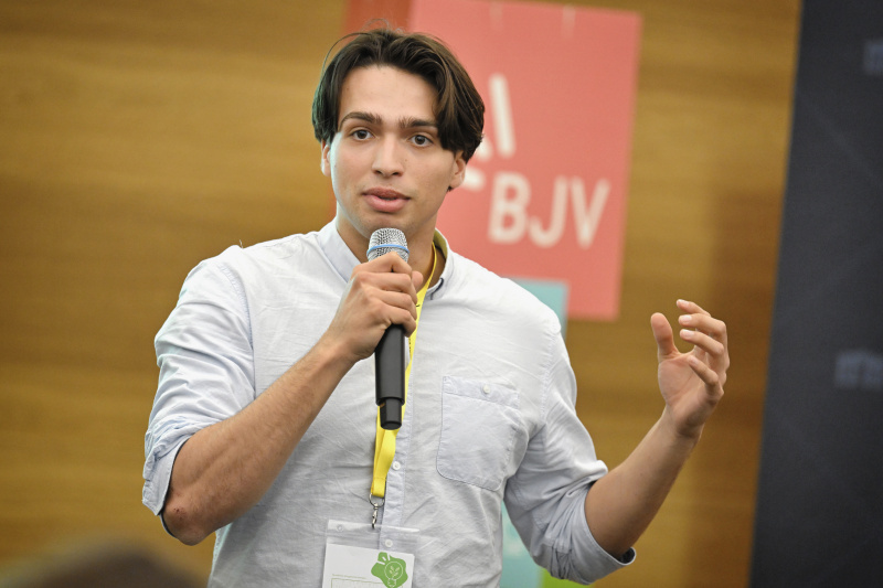 Blick Richtung Veranstaltungsteilnehmer:innen