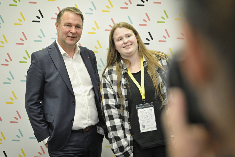 Bundesrat Andreas Babler (SPÖ) mit Veranstaltungsteilnehmer:innen