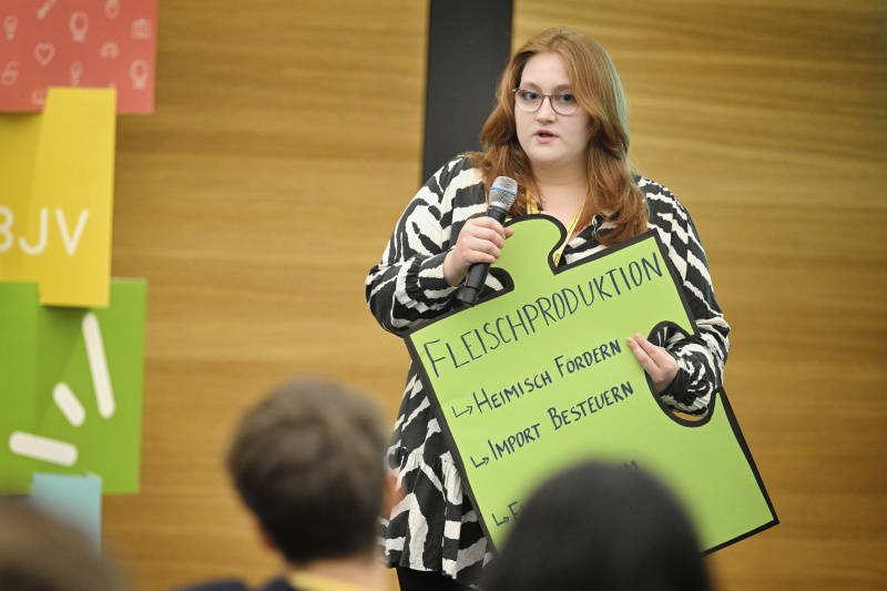 Präsentation der erarbeiteten Vorschläge. Blick Richtung Veranstaltungsteilnehmer:innen