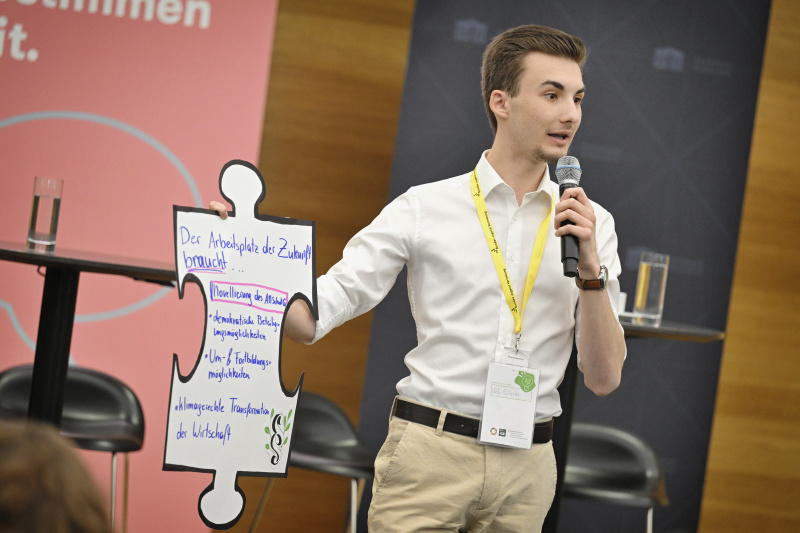 Präsentation der erarbeiteten Vorschläge. Blick Richtung Veranstaltungsteilnehmer:innen