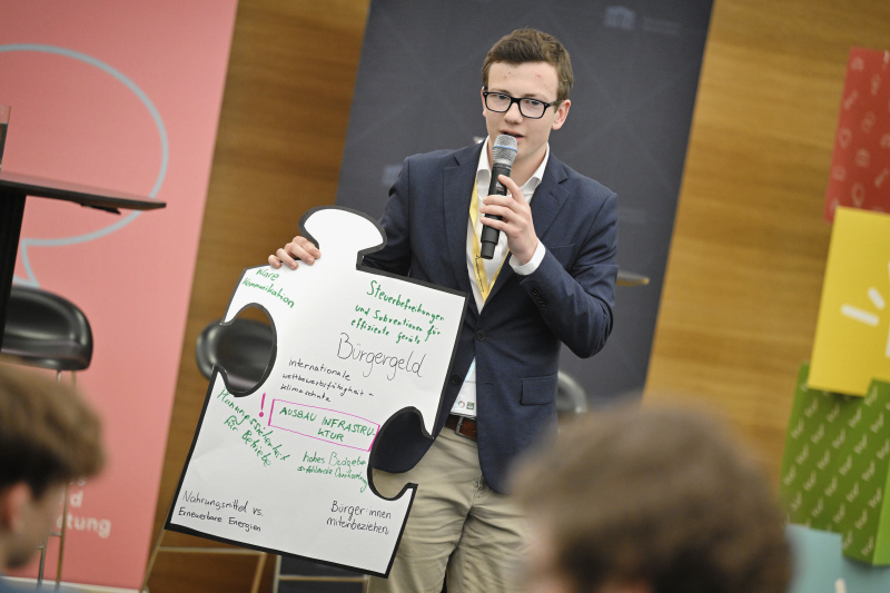 Präsentation der erarbeiteten Vorschläge. Blick Richtung Veranstaltungsteilnehmer:innen