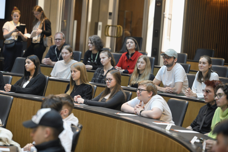Blick Richtung Veranstaltungsteilnehmer:innen