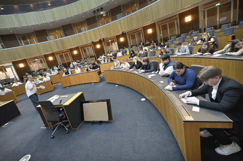 Blick Richtung Veranstaltungsteilnehmer:innen