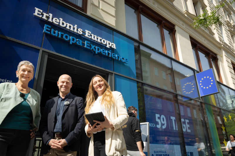 Von links: Vizepräsidentin a.D. des Europäischen Parlaments Ulrike Lunacek, Generalsekretär Österreichische Gesellschaft für Europapolitik (ÖGfE) Paul Schmidt, Host Tatjana Lukáš