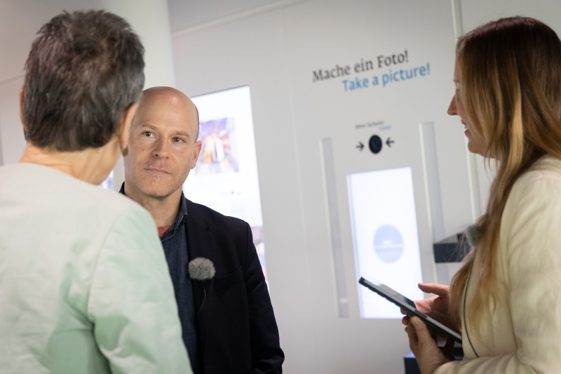 Von links: Vizepräsidentin a.D. des Europäischen Parlaments Ulrike Lunacek, Generalsekretär Österreichische Gesellschaft für Europapolitik (ÖGfE) Paul Schmidt, Host Tatjana Lukáš