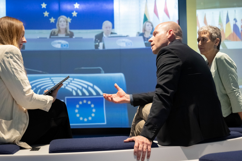 Von links: Host Tatjana Lukáš, Generalsekretär Österreichische Gesellschaft für Europapolitik (ÖGfE) Paul Schmidt, Vizepräsidentin a.D. des Europäischen Parlaments Ulrike Lunacek