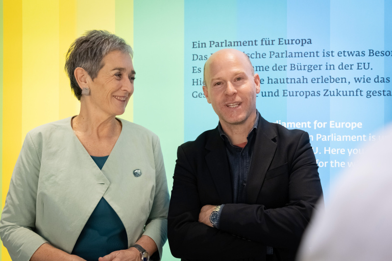 Von rechts: Generalsekretär Österreichische Gesellschaft für Europapolitik (ÖGfE) Paul Schmidt, Vizepräsidentin a.D. des Europäischen Parlaments Ulrike Lunacek