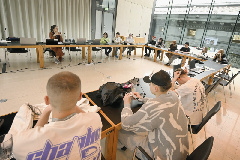 Vorbereitungssitzung. Blick Richtung Veranstaltungsteilnehmer:innen