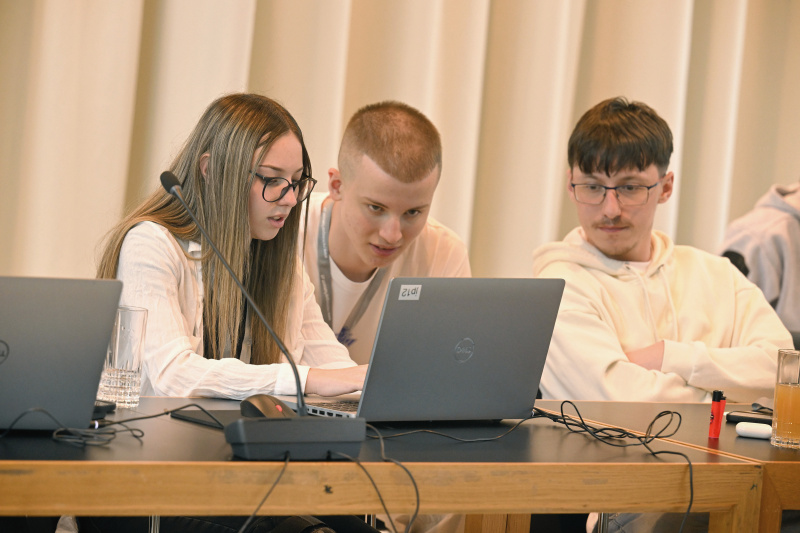 Vorbereitungssitzung. Blick Richtung Veranstaltungsteilnehmer:innen