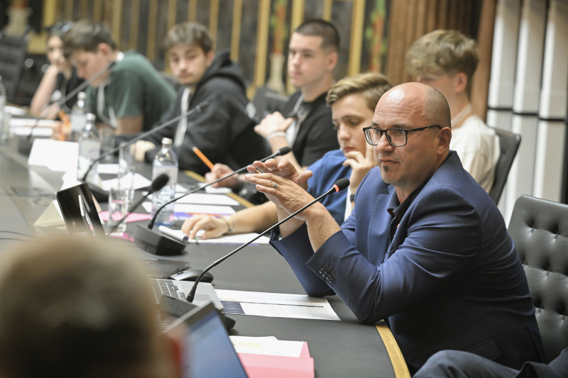 Vorbereitungssitzung. Themenexperte Jürgen Kraft