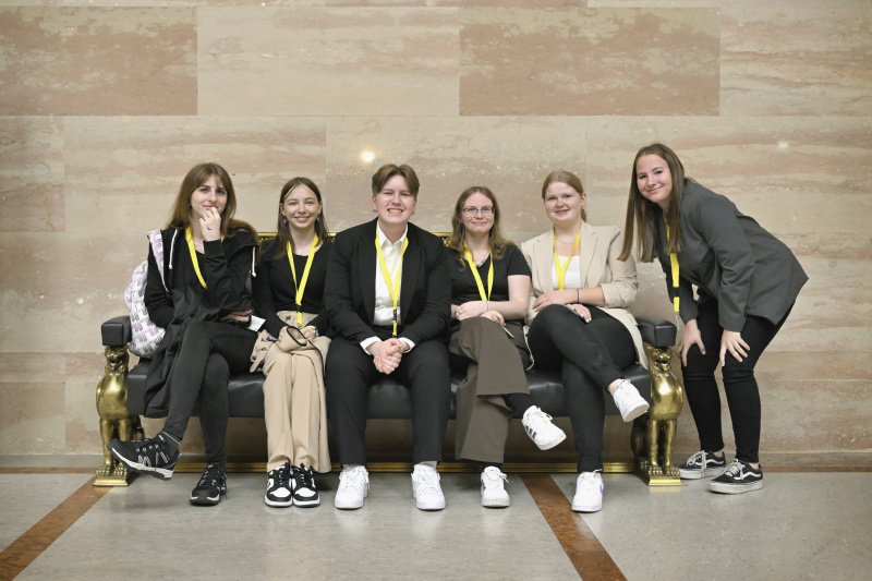 Blick Richtung Veranstaltungsteilnehmer:innen