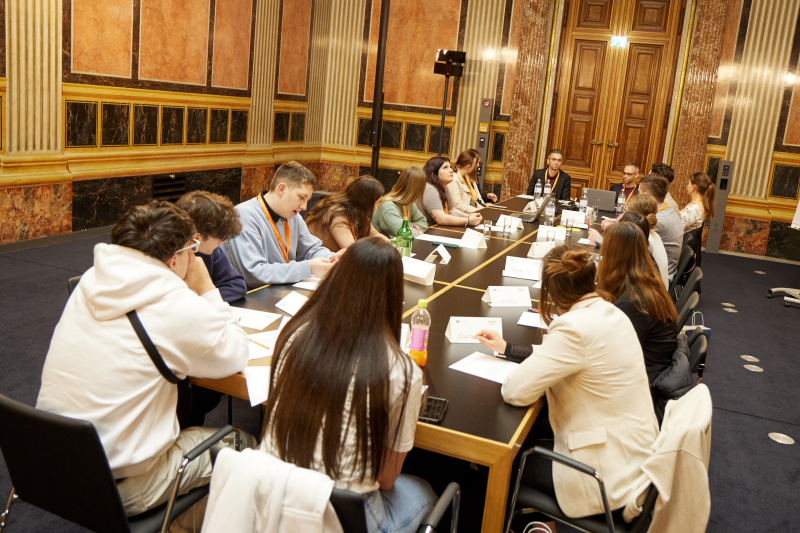 Simulation einer Klubsitzung