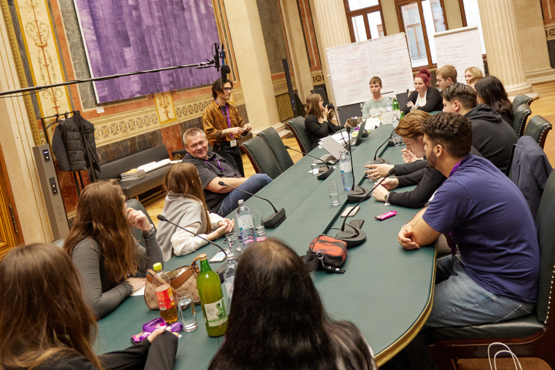 Simulation einer Klubsitzung