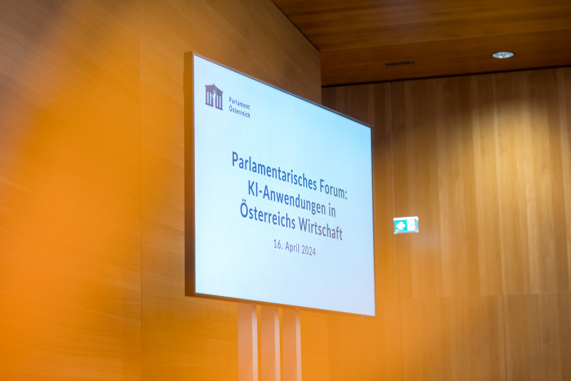 Monitor mit Hinweis zur Veranstaltung