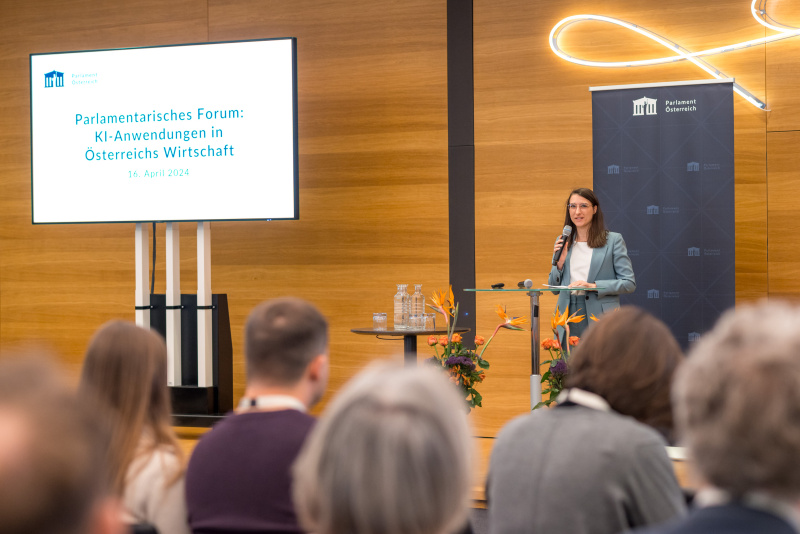 Eröffnungsworte Pressereferentin des Nationalratspräsidenten Marie-Jaqueline Mann