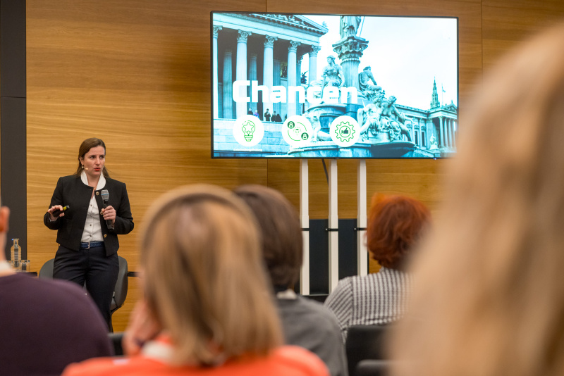 Keynote Präsentation KI-Expertin, Rechtsanwältin und Partnerin go_legalattorneys at law, Gründerin der Act.AI.Now Initiative für KI Literacy Jeannette Gorzala