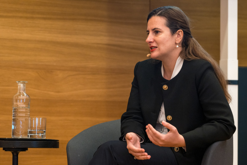 Podiumsdiskussion. KI-Expertin, Rechtsanwältin und Partnerin go_legalattorneys at law, Gründerin der Act.AI.Now Initiative für KI Literacy Jeannette Gorzala