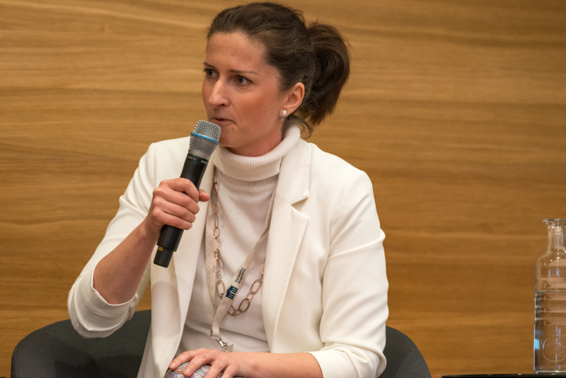 Podiumsdiskussion. Isabell Claus Geschäftsführerin thinkers.ai