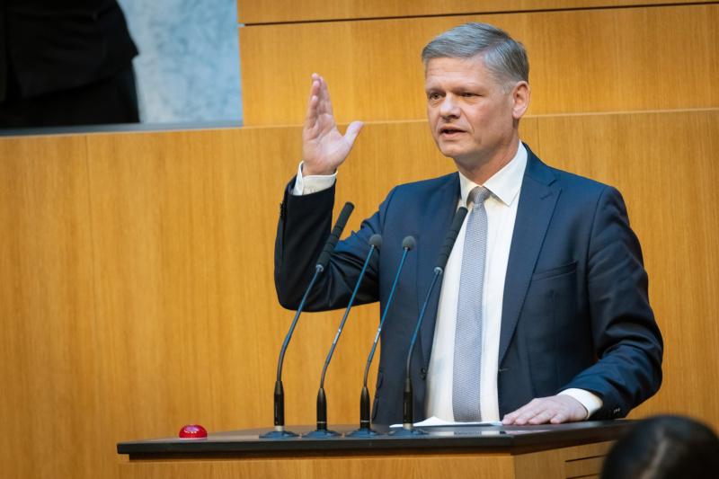 Am Redner:innenpult Nationalratsabgeordneter Andreas Hanger (ÖVP)