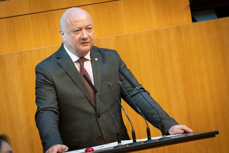 Am Redner:innenpult Nationalratsabgeordneter Christian Stocker (ÖVP)