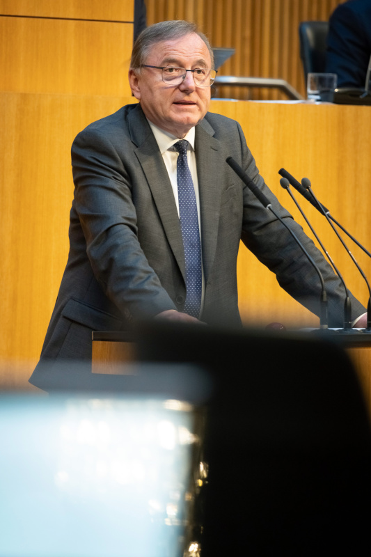 Am Redner:innenpult Nationalratsabgeordneter Johann Singer (ÖVP),