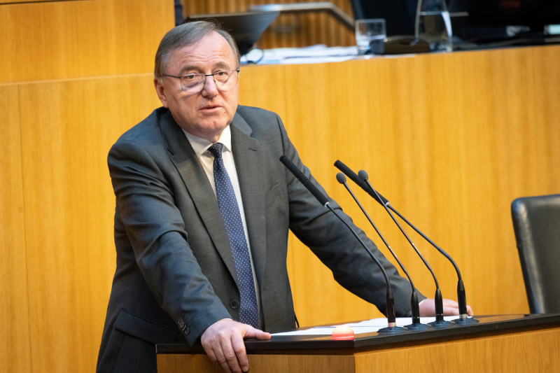 Am Redner:innenpult Nationalratsabgeordneter Johann Singer (ÖVP),