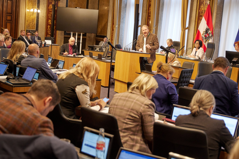 Am Reder:innenpult Bundesrat Markus Leinfellner (FPÖ)