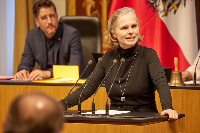 Am Reder:innenpult Bundesrätin Daniela Gruber-Pruner (SPÖ)