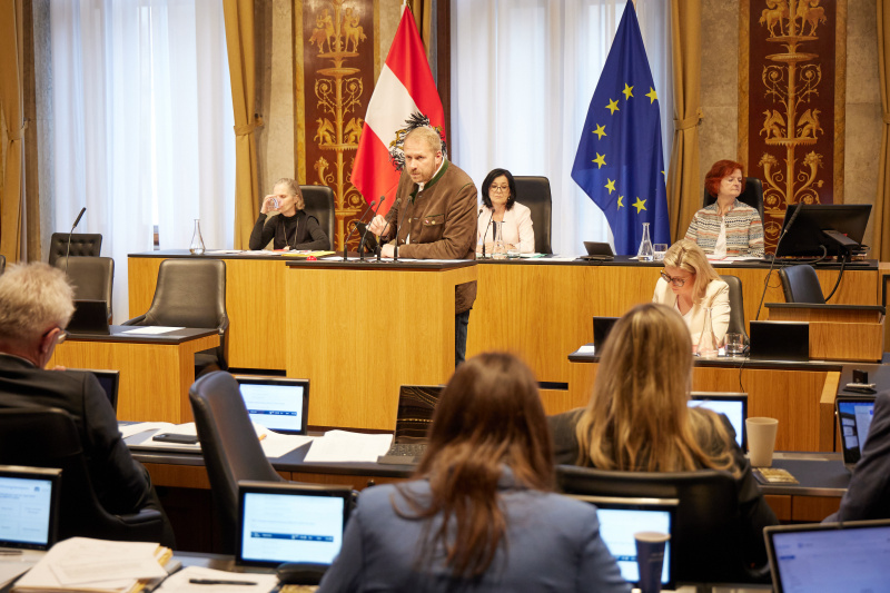 Am Reder:innenpult Bundesrat Markus Leinfellner (FPÖ)