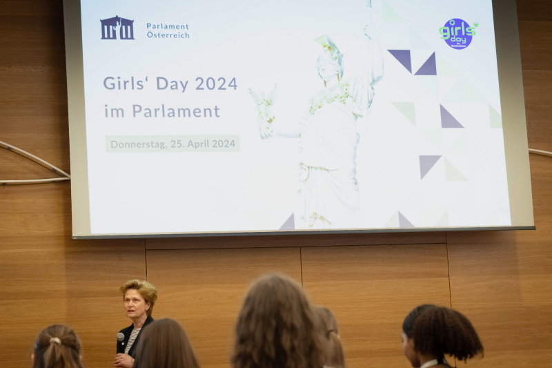 Begrüßungsworte Parlamentsvizedirektorin Susanne Janistyn-Novák