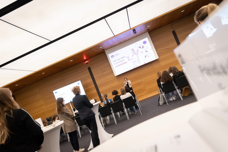 Einleitende Worte zur Gleichbehandlung durch Gleichbehandlungsbeauftragte der Parlamentsdirektion Valerie Watzek