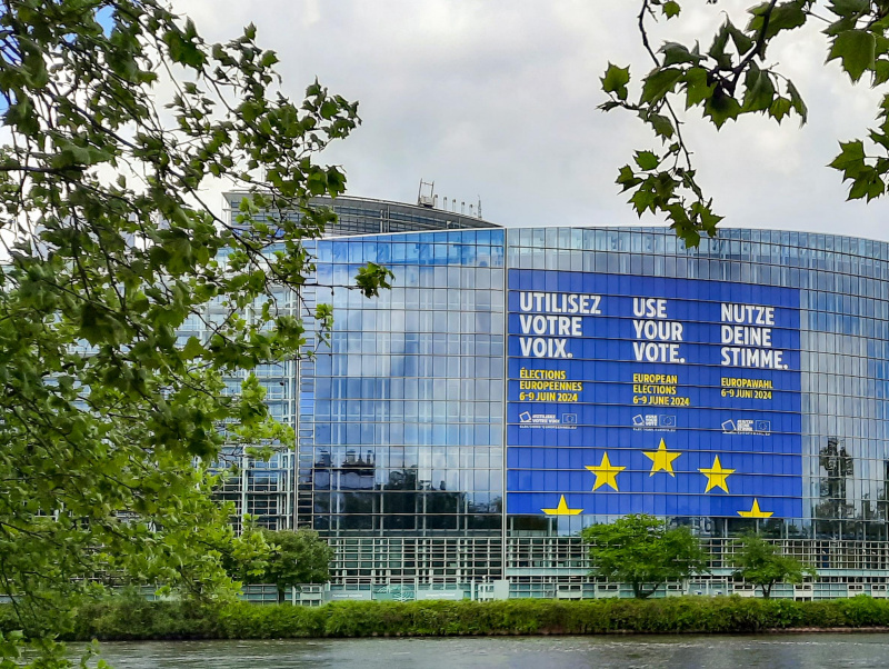 Voller Sitzungssaal des Europäischen Parlaments in Straßburg