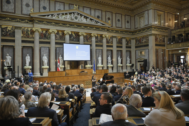Blick Richtung Veranstaltungsteilnehmer:innen