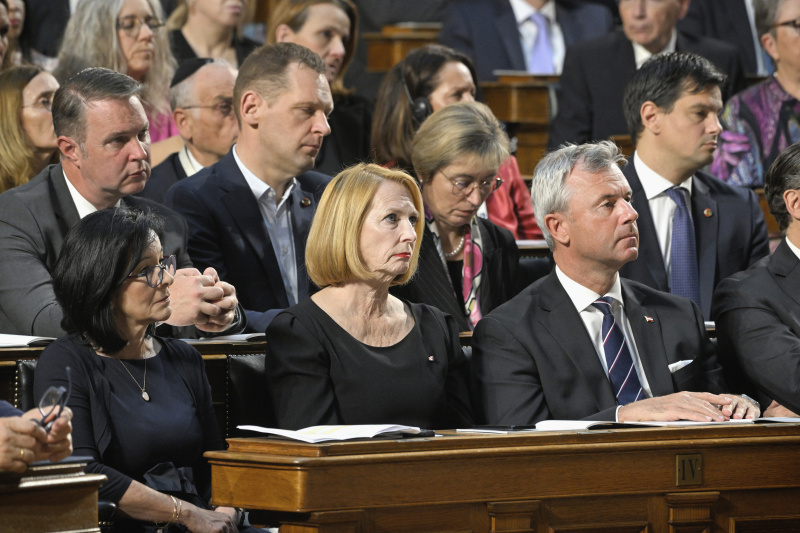 Von links: Bundesratspräsidentin Margit Göll (ÖVP) , Zweite Nationalratspräsidentin Doris Bures (SPÖ), Dritter Nationalratspräsident Norbert Hofer (FPÖ)
