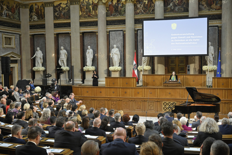 Keynote. Antisemitismusforscherin, Professorin an der Technischen Universität Berlin Monika Schwarz-Friesel. Blick Richtung Veranstaltungsteilnehmer:innen