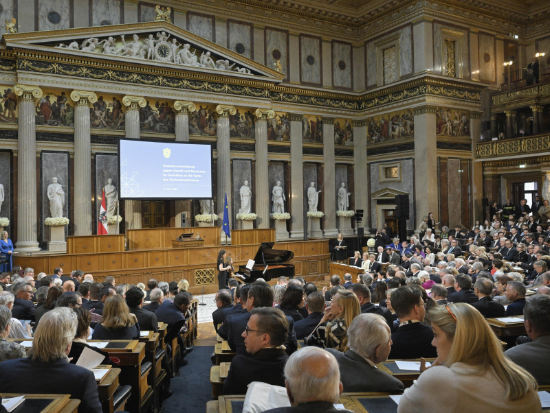 Blick Richtung Veranstaltungsteilnehmer:innen
